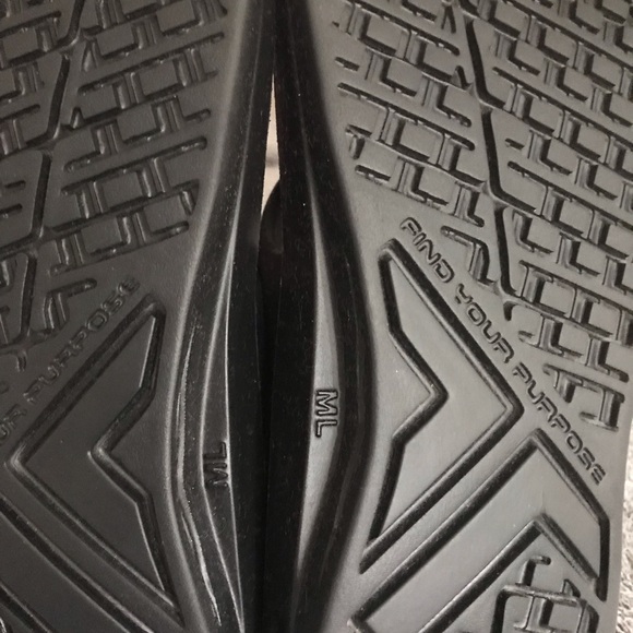 BRAND NEW WITHOUT TAGS TELIC BRAND SLIPPERS - Picture 4 of 4